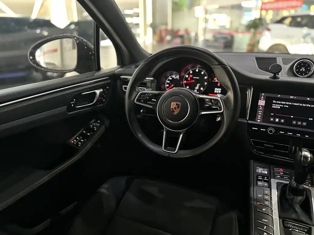 Porsche Macan — фото 13