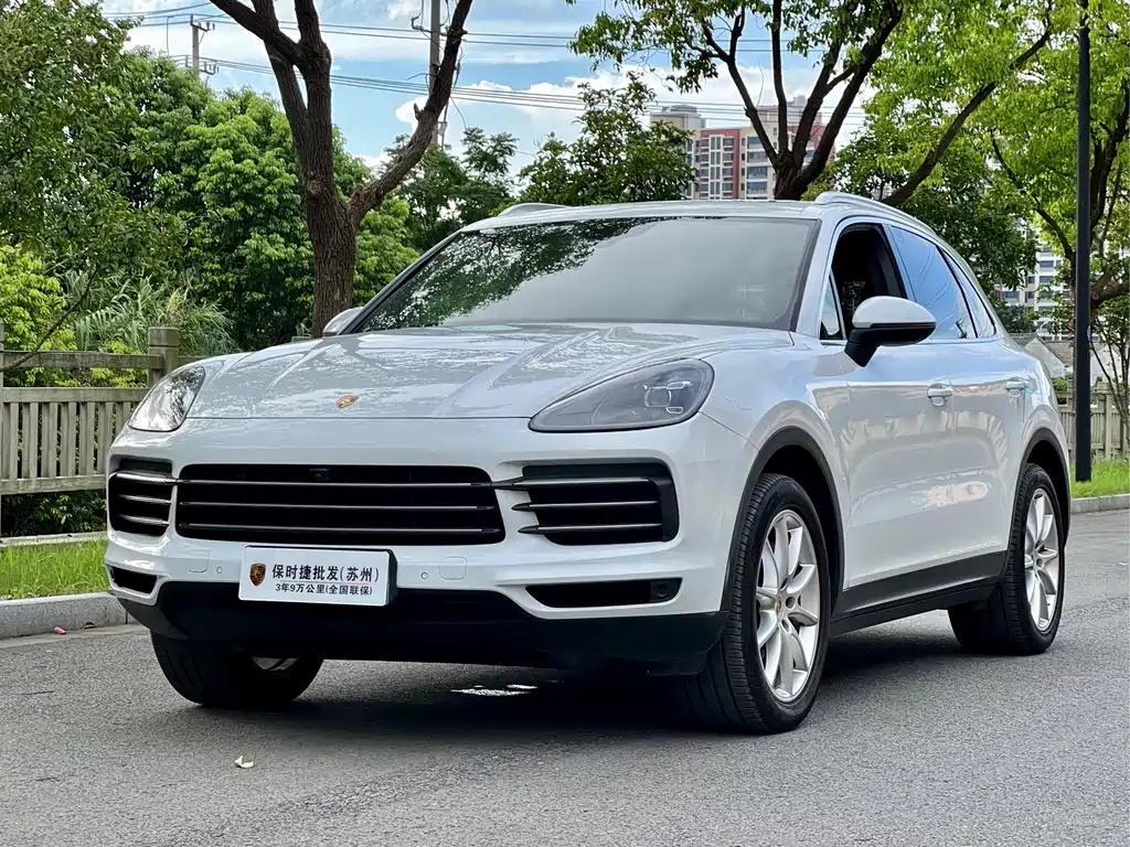 Porsche Cayenne — фото 1