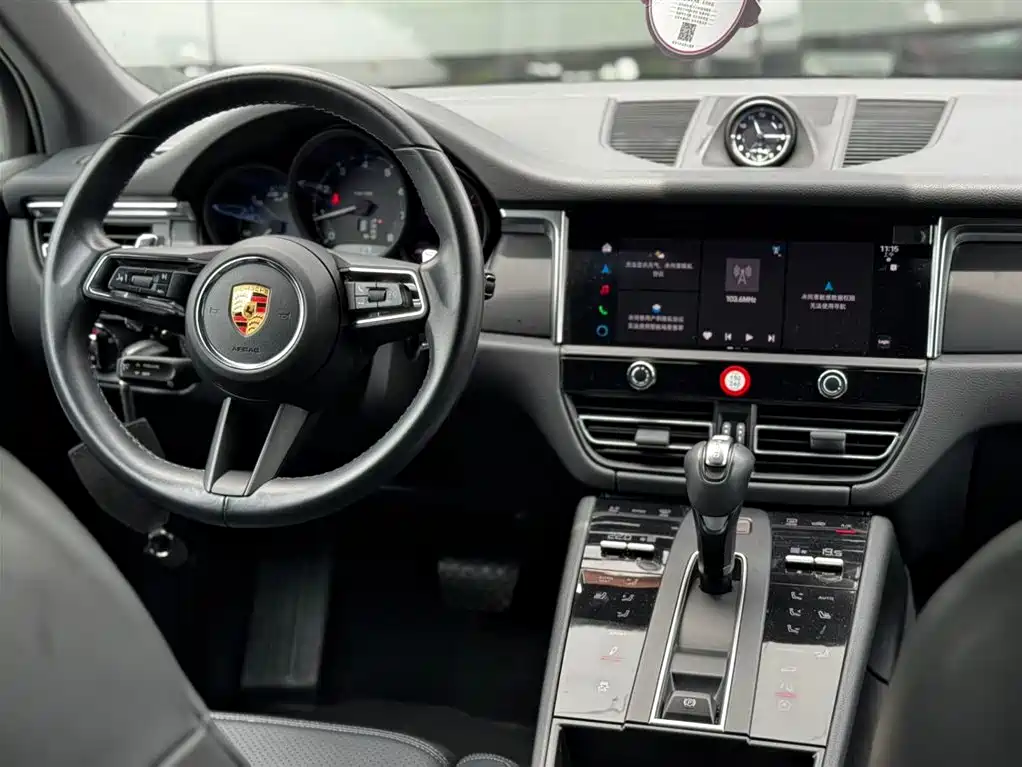 Porsche Macan — фото 11