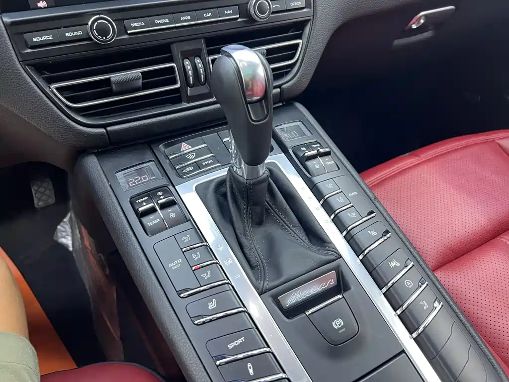 Porsche Macan — фото 11
