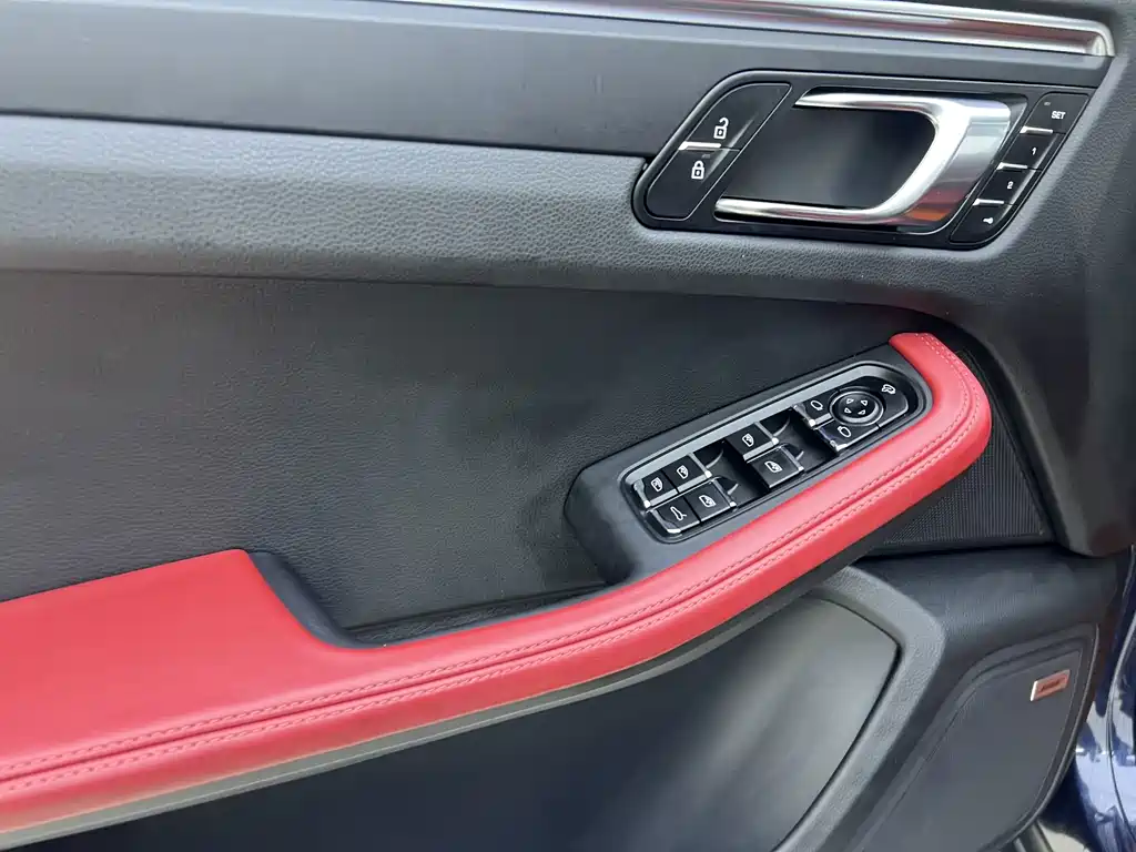 Porsche Macan — фото 19