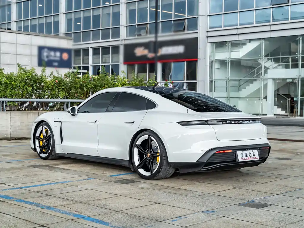 Porsche Taycan — фото 7