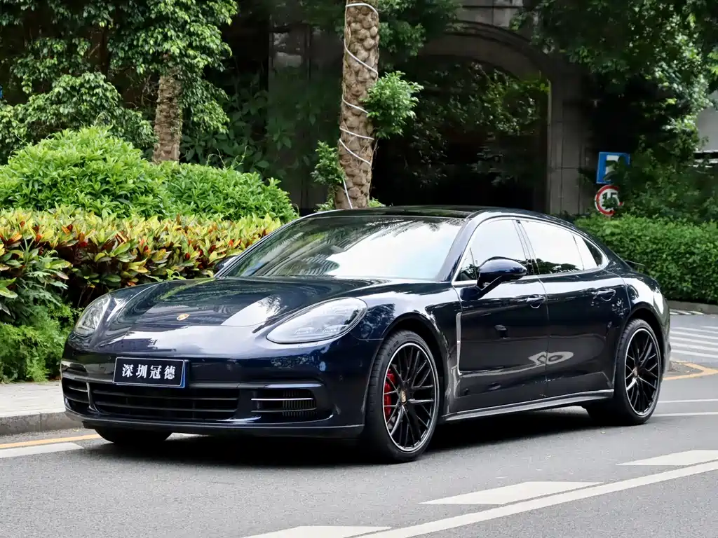 Porsche Panamera — фото 1