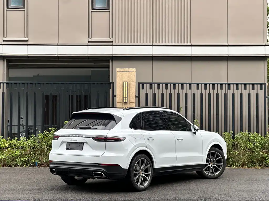 Porsche Cayenne — фото 4