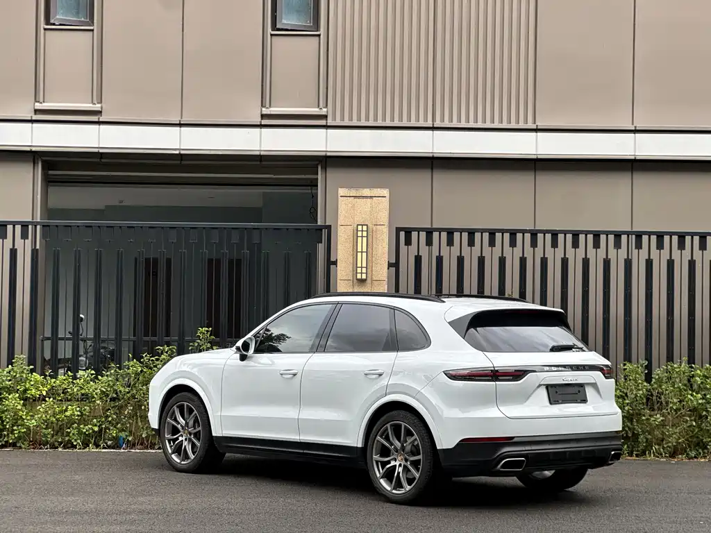 Porsche Cayenne — фото 6