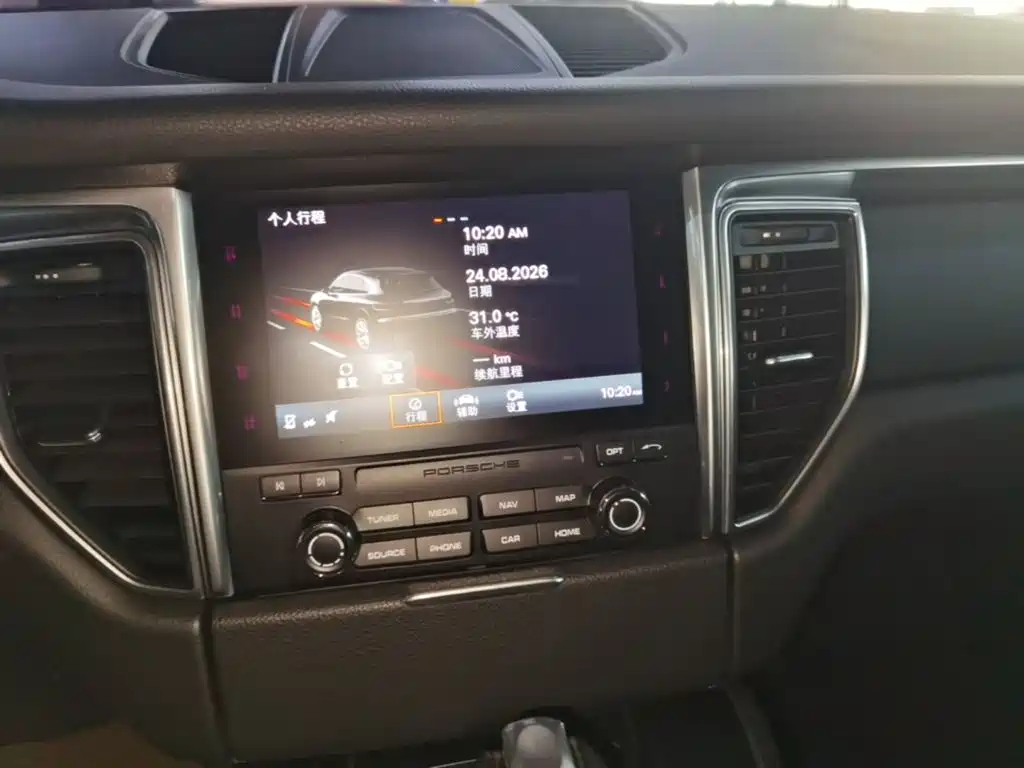Porsche Macan — фото 13