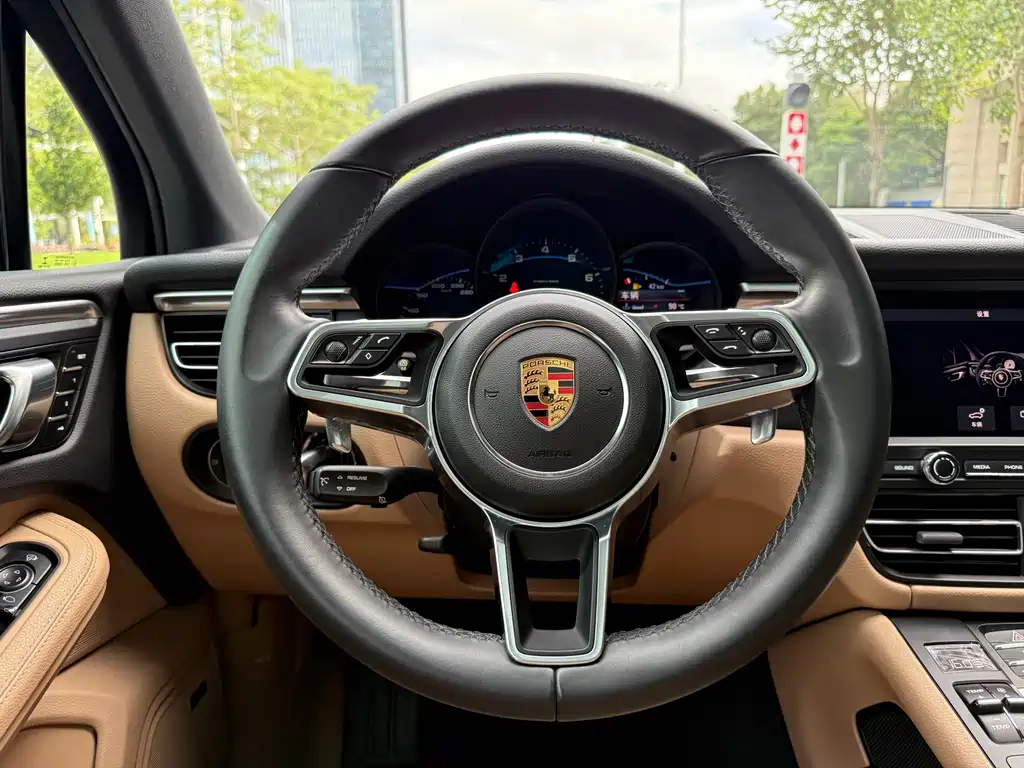 Porsche Macan — фото 10