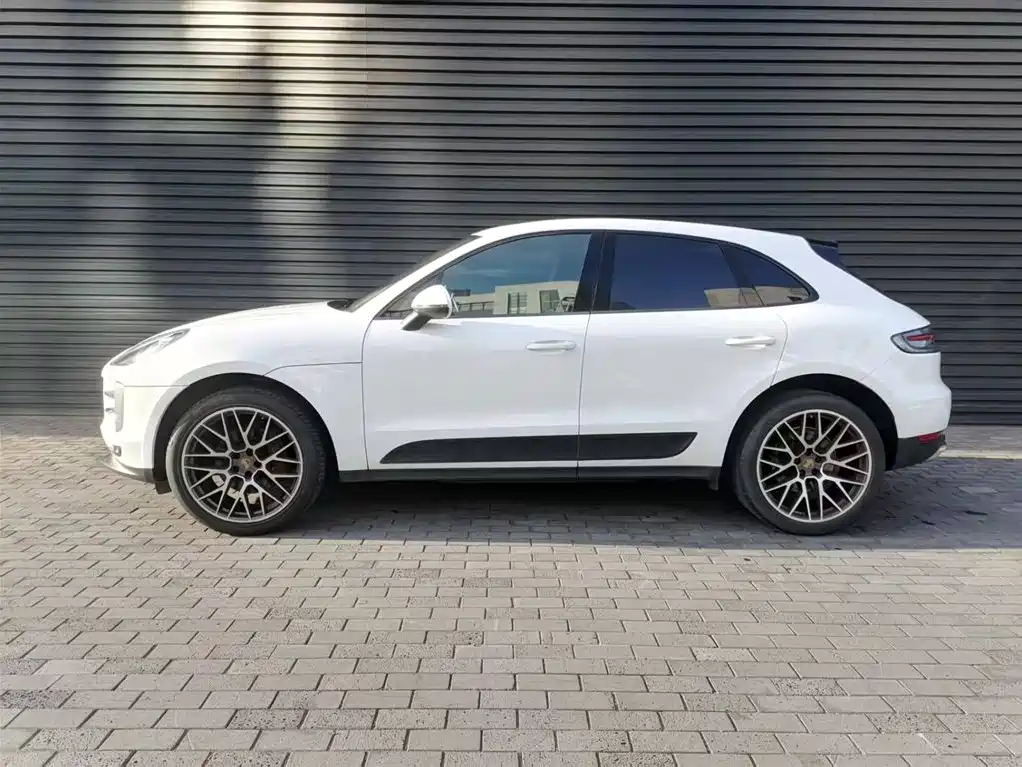 Porsche Macan — фото 18