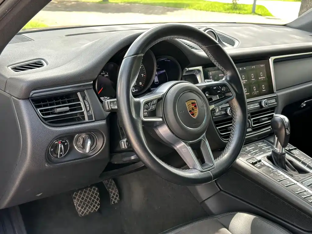 Porsche Macan — фото 11