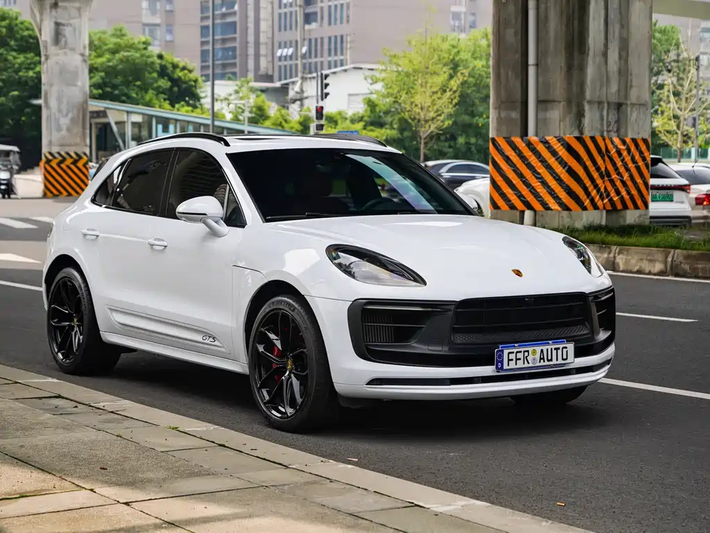 Porsche Macan — фото 15