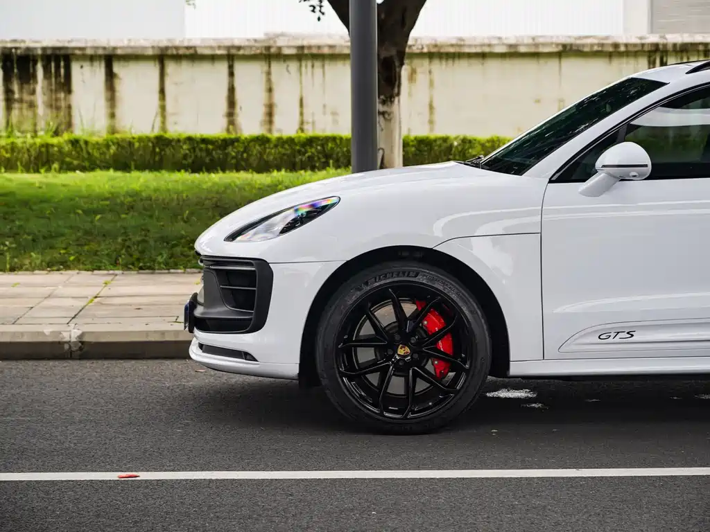 Porsche Macan — фото 18