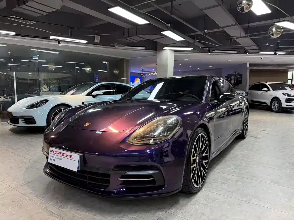 Porsche Panamera — фото 1