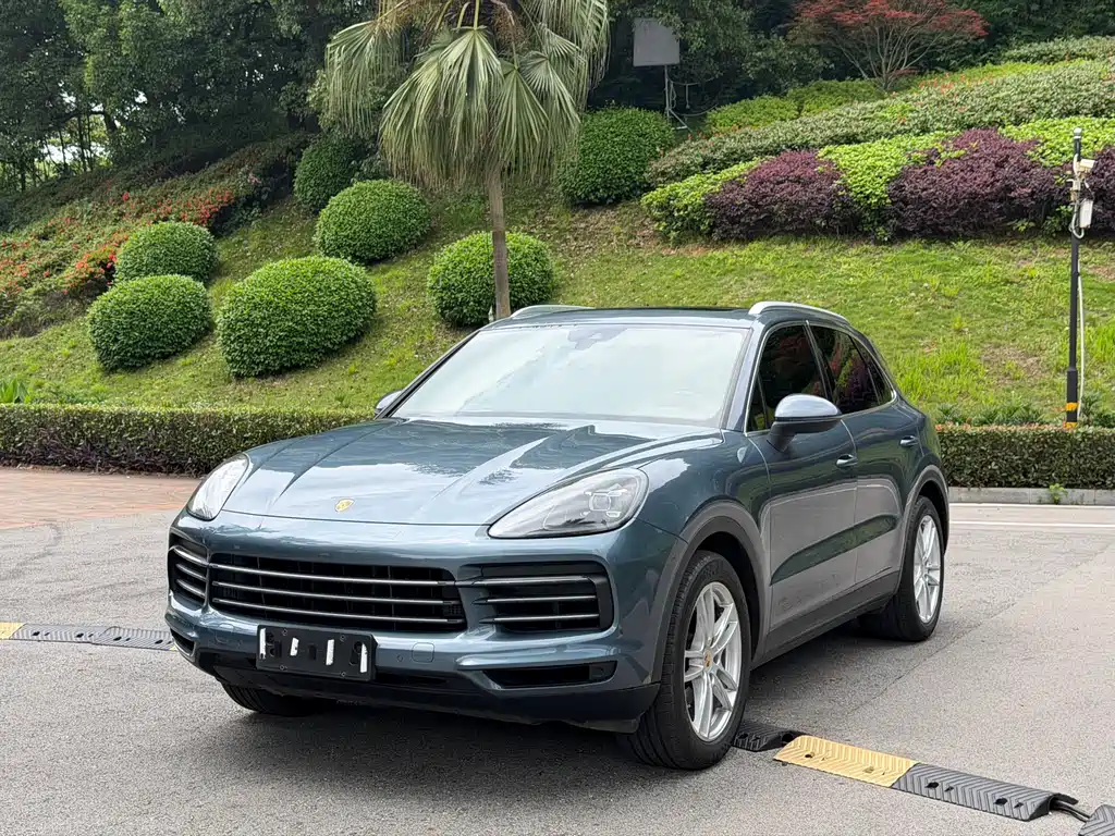 Porsche Cayenne — фото 1