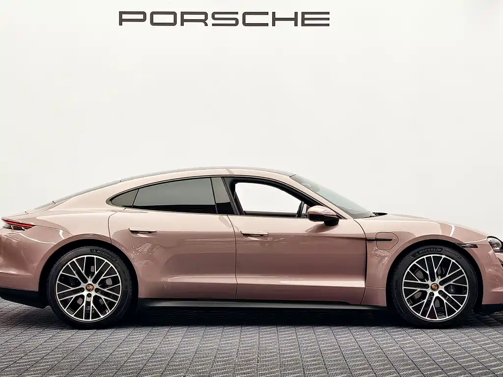 Porsche Taycan — фото 6