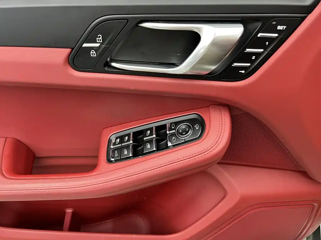 Porsche Macan — фото 18
