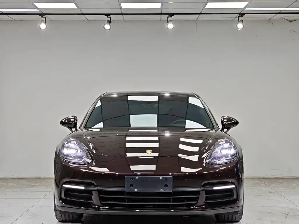 Porsche Panamera — фото 1