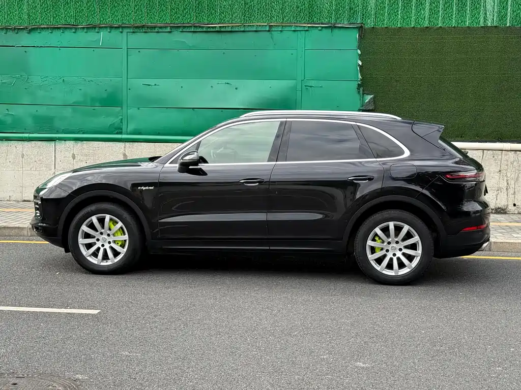 Porsche Cayenne Hybrid — фото 7