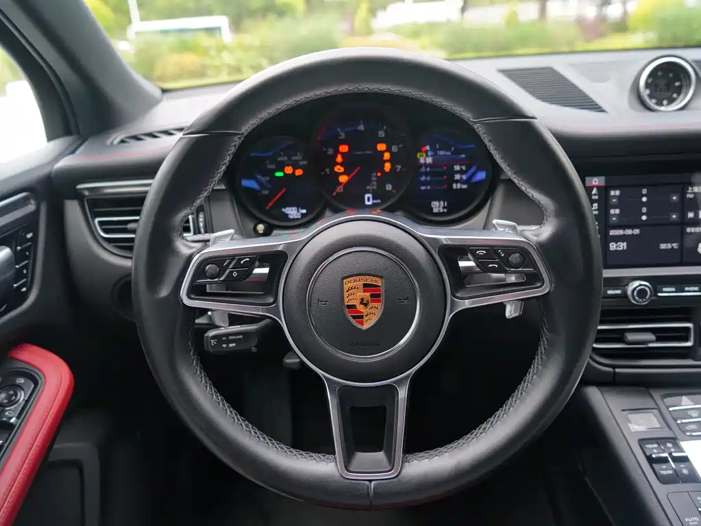 Porsche Macan — фото 10