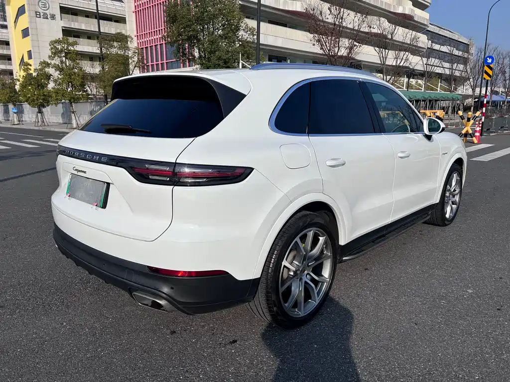 Porsche Cayenne Hybrid — фото 5