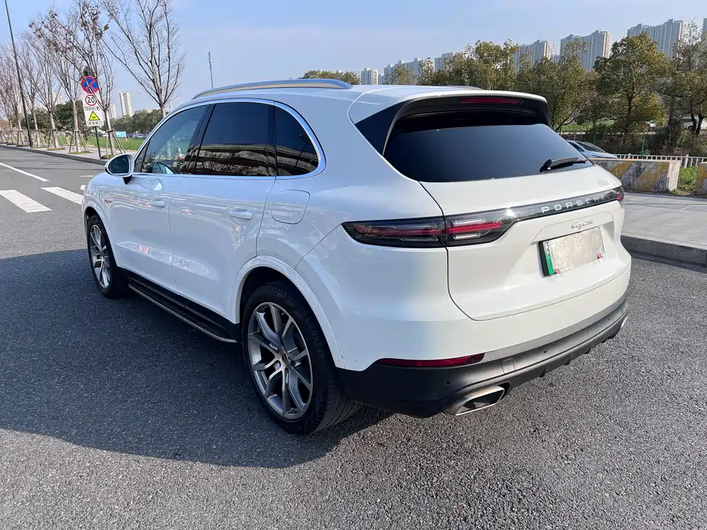 Porsche Cayenne Hybrid — фото 6