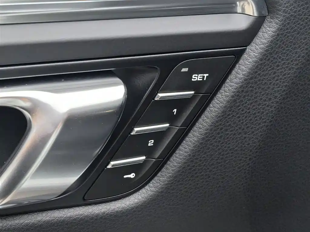 Porsche Macan — фото 17