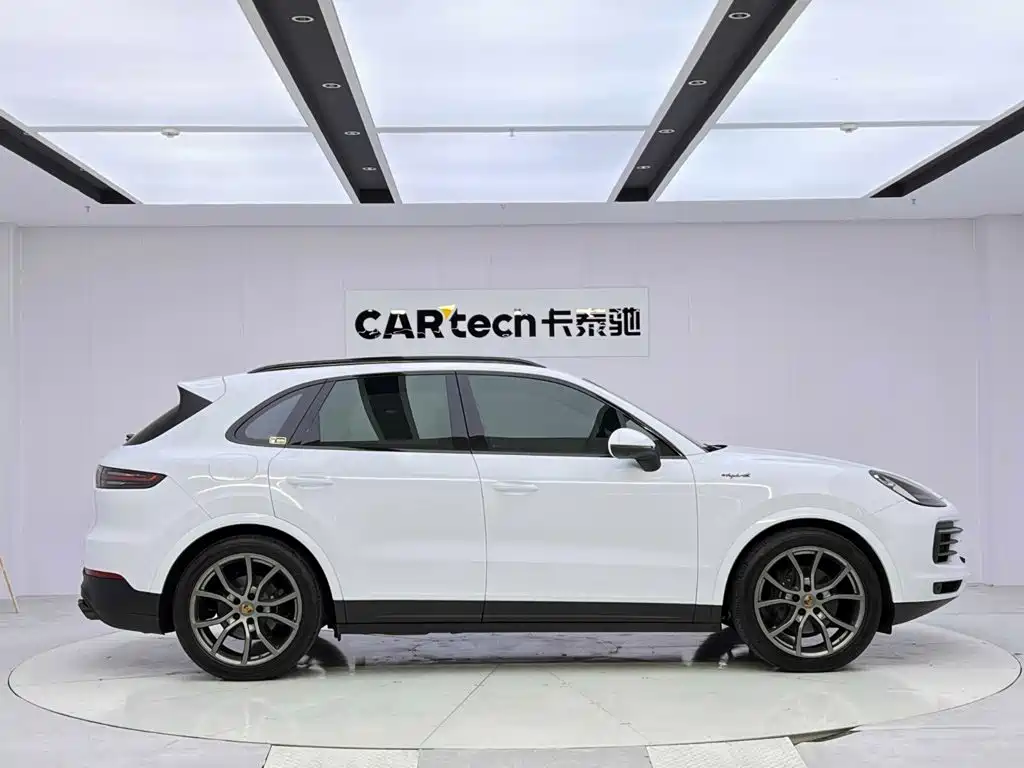 Porsche Cayenne Hybrid — фото 6