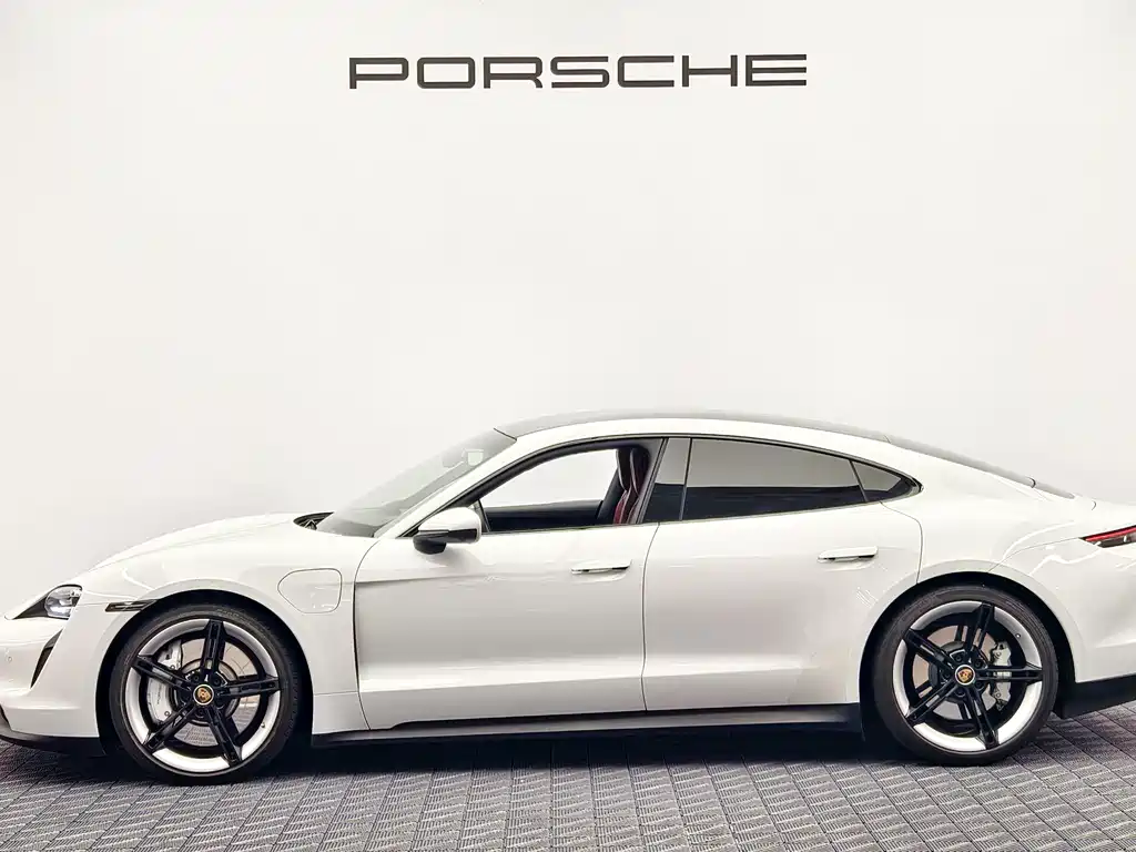 Porsche Taycan — фото 4