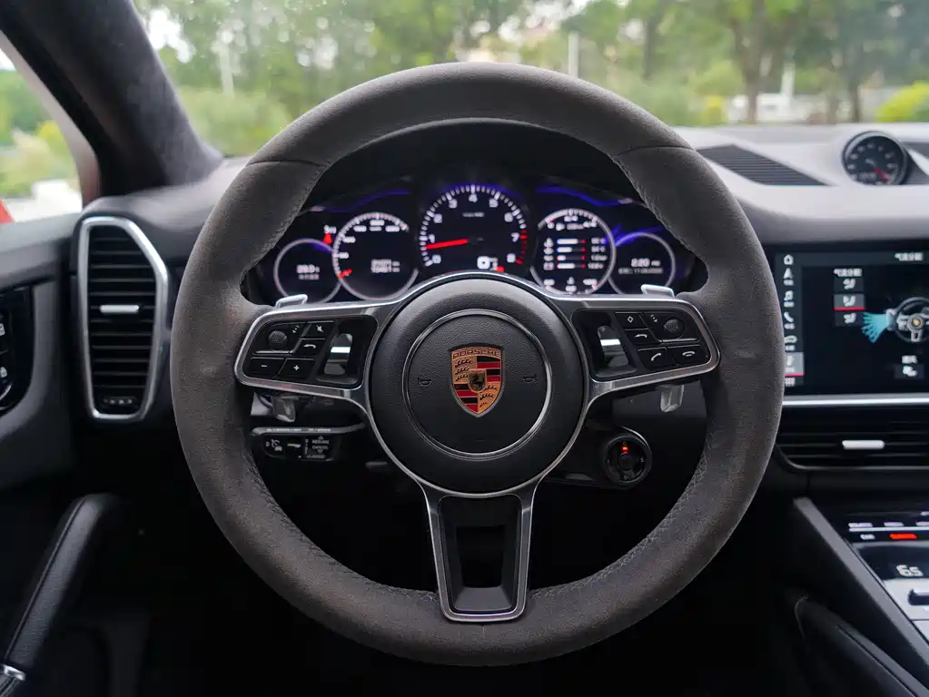 Porsche Cayenne — фото 7