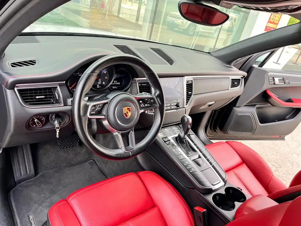 Porsche Macan — фото 11