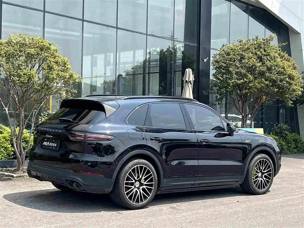Porsche Cayenne Hybrid — фото 9