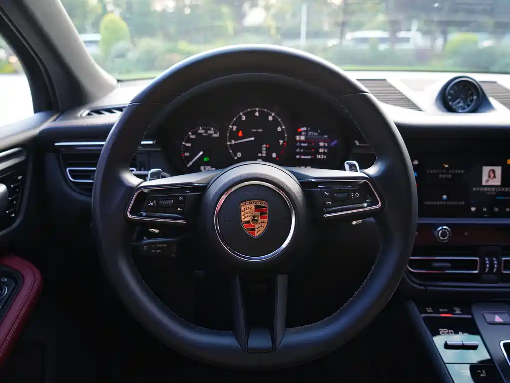 Porsche Macan — фото 10