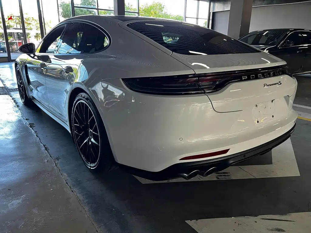 Porsche Panamera — фото 19