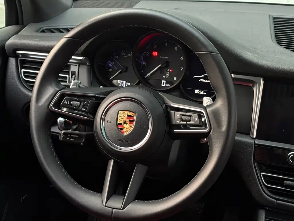 Porsche Macan — фото 10