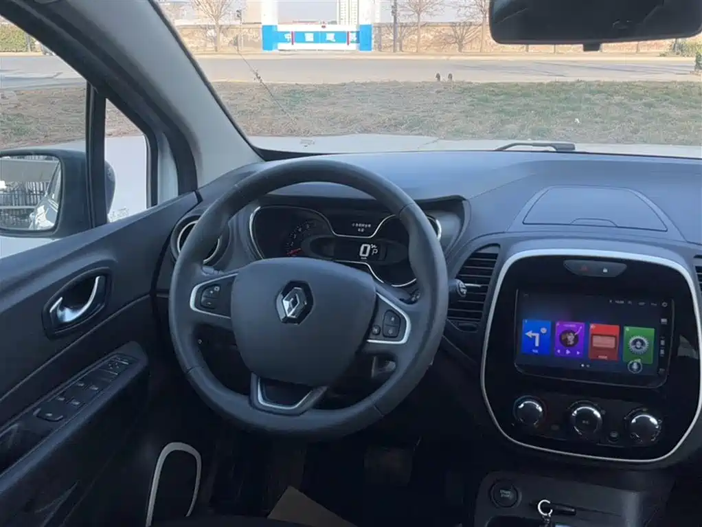Renault Captur — фото 3