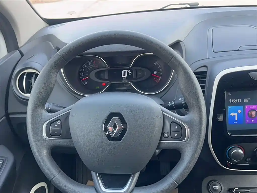 Renault Captur — фото 4