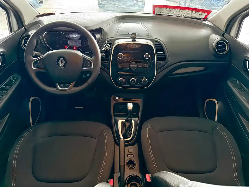 Renault Captur — фото 8