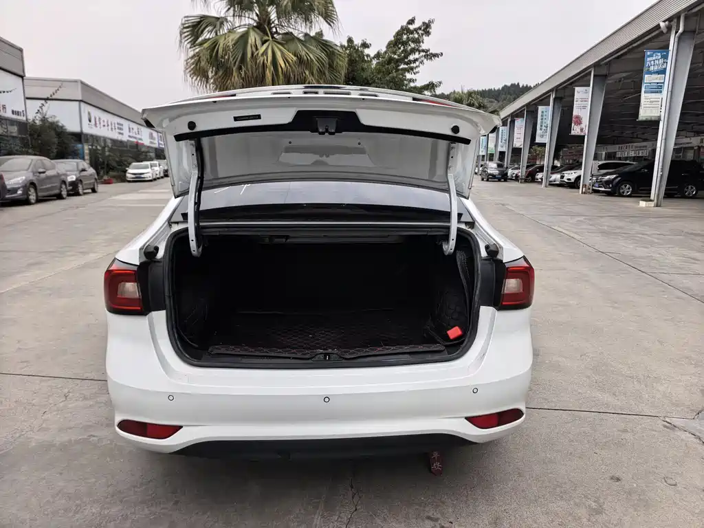 Roewe i5 — фото 8