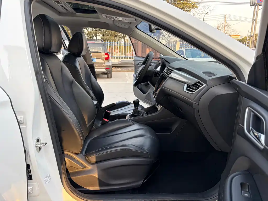 Roewe i5 — фото 6