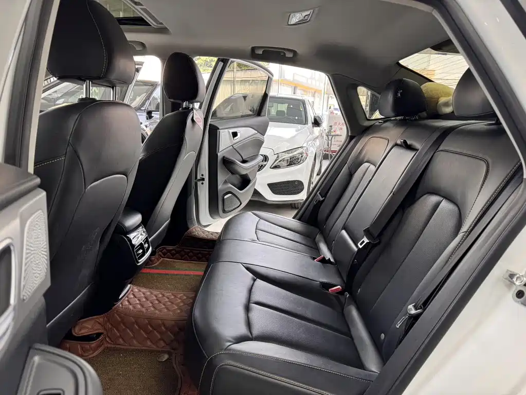 Roewe i6 MAX — фото 8
