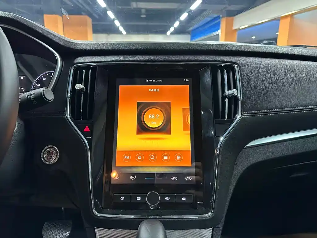 Roewe RX5 — фото 11