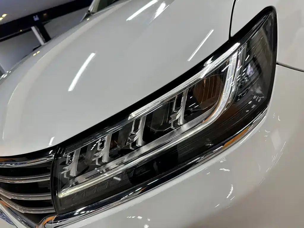 Roewe RX5 — фото 15