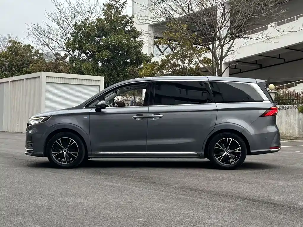 Roewe iMAX8 — фото 11