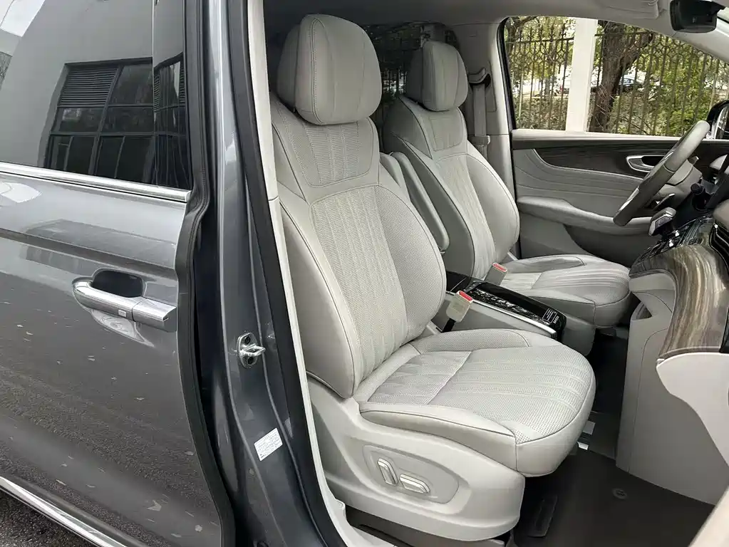 Roewe iMAX8 — фото 8