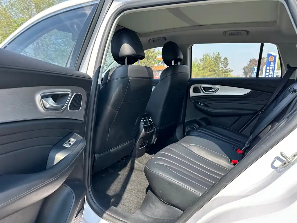 Roewe RX5 MAX — фото 10