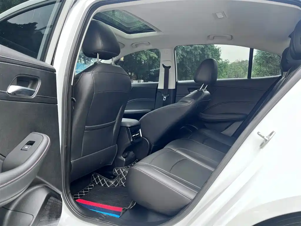 Roewe i5 — фото 10