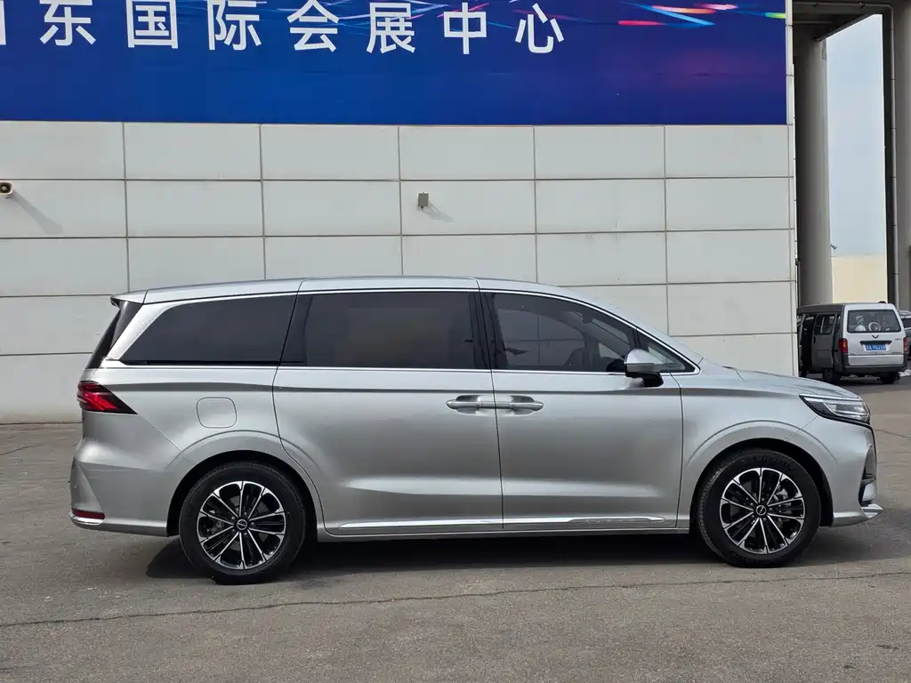 Roewe iMAX8 — фото 5