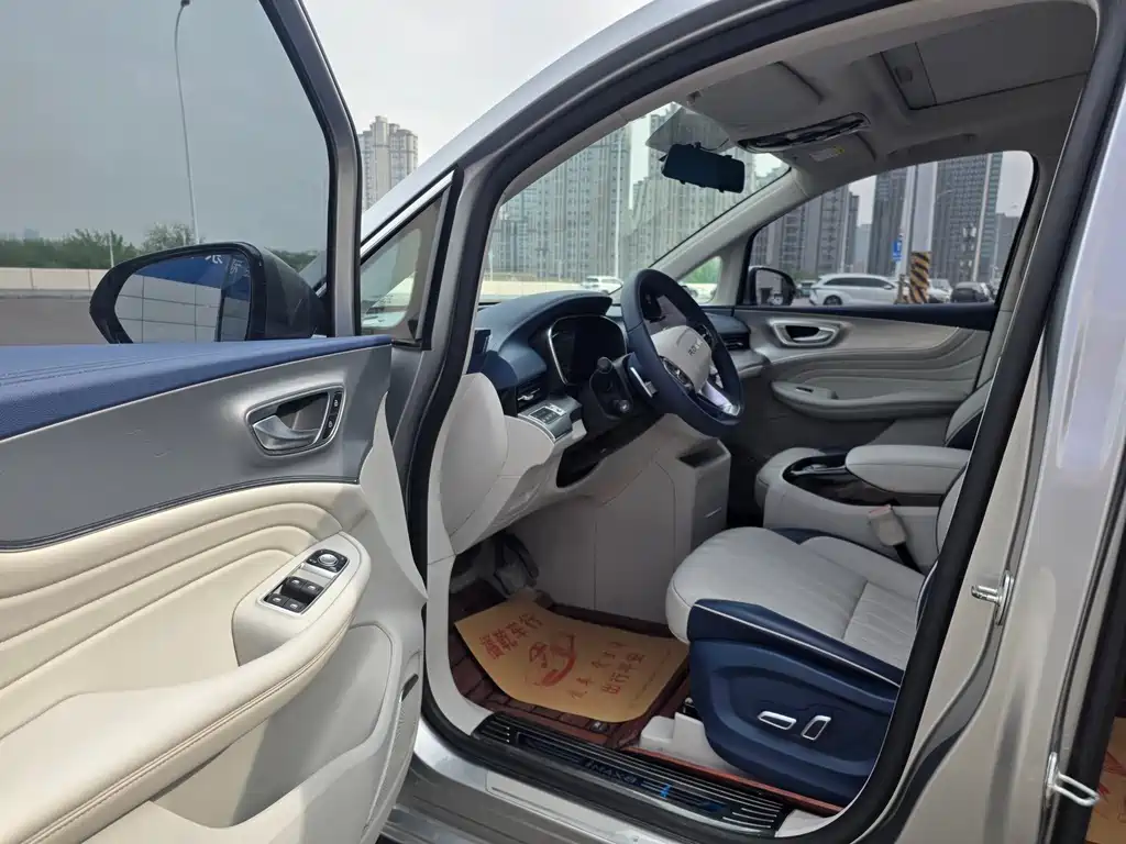 Roewe iMAX8 — фото 8