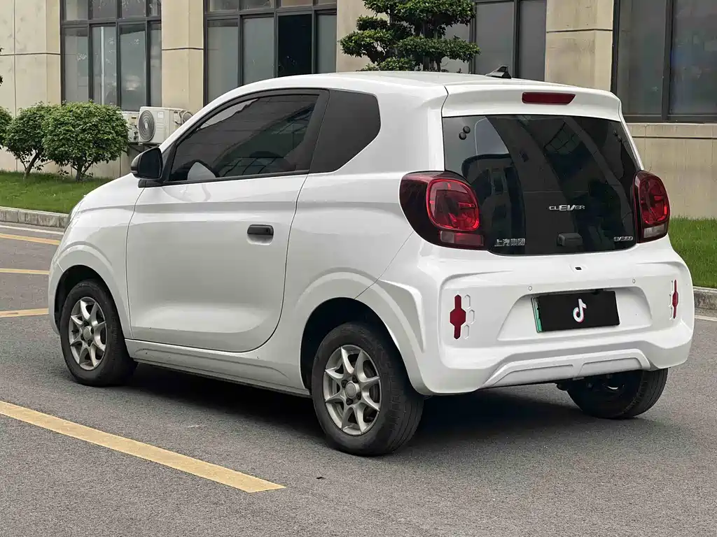 Roewe Clever — фото 11