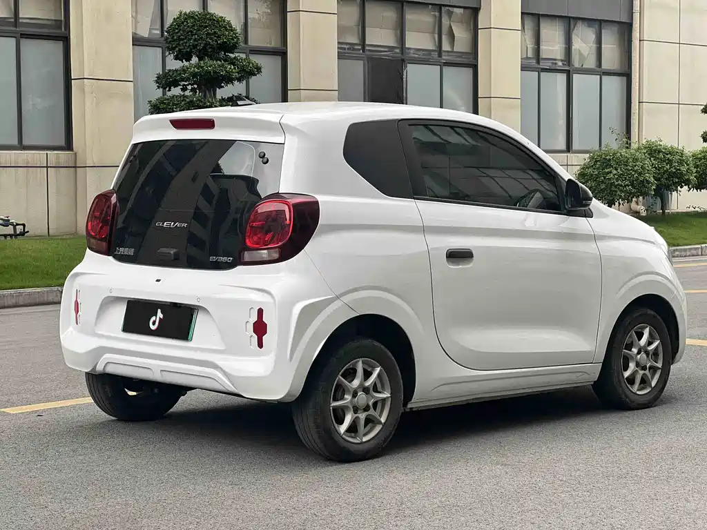 Roewe Clever — фото 13