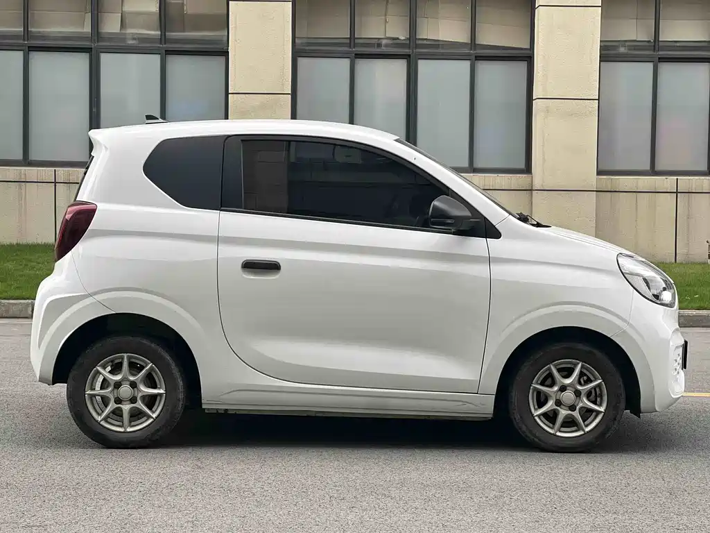 Roewe Clever — фото 15